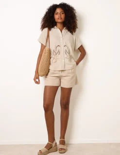 Broidered Hem Short Sleeve Shirt
