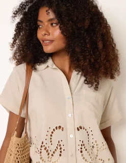 Broidered Hem Short Sleeve Shirt