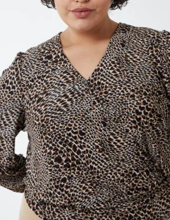 Curve Animal Printed Wrap Front Deep Hem Band Top