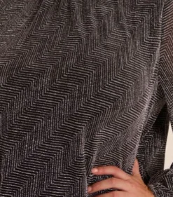 Curve Puffball High Neck Top