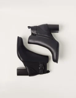 Elastic Side Detail Block Heeled Boots