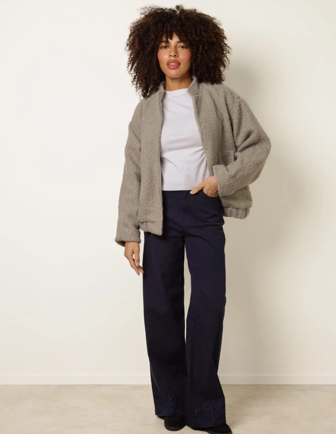 Floral Embroidered Detailed Flared Jeans