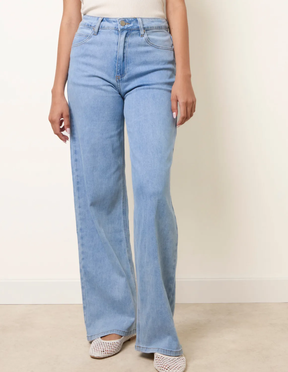 Light Weight Stretch Flared Jeans