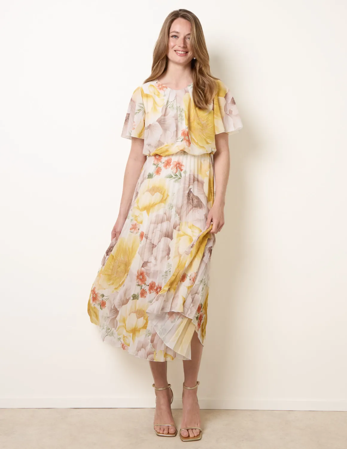 Pleated Scoop Neck Short Sleeve Floral Dress