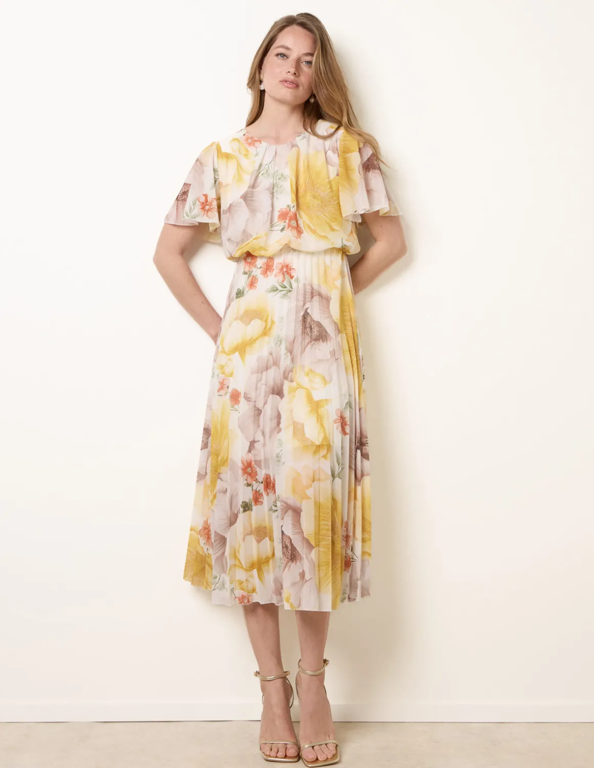 Pleated Scoop Neck Short Sleeve Floral Dress
