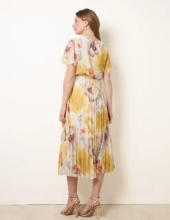 Pleated Scoop Neck Short Sleeve Floral Dress