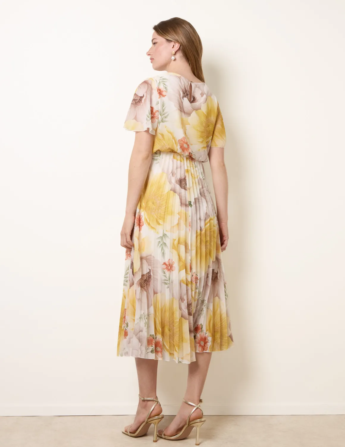 Pleated Scoop Neck Short Sleeve Floral Dress
