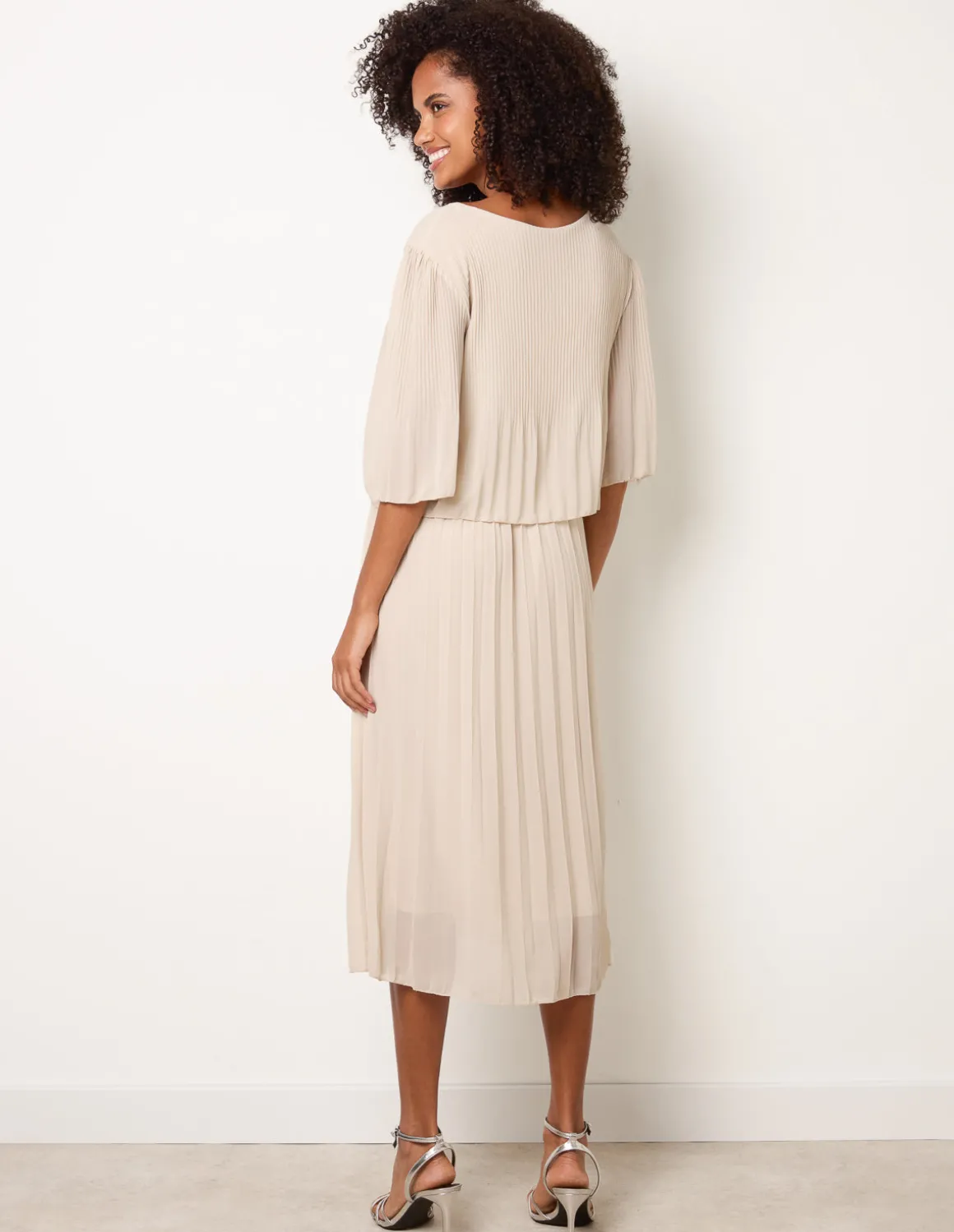 Pleated Short Sleeve Dress with Necklace