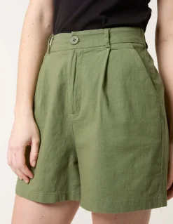 Shorts With Pleated Design