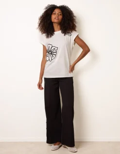 T-Shirt With Big Floral Embroidery